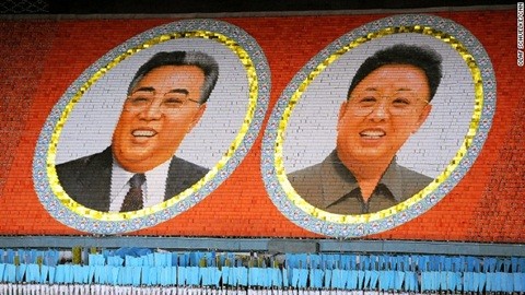 Chân dung hai nhà lãnh đạo quá cố Kim il-Sung và Kim Jong-il